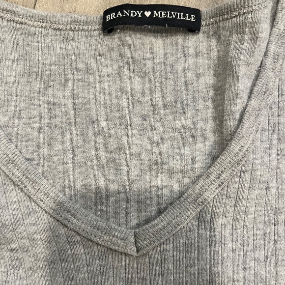 brandy melville v neck crop top - Picture 2 of 2